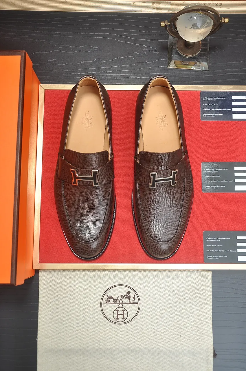 Men's shoes💰520💶[HERMES] (cowhide lining)🍀Italian top luxury🍀He does not pursue novel styles and gorgeous colors, but attracts the favor of successful men with his flawless, elegant and classic style. Formal leather shoes This very comfortable, simple and stable style allows you to easily match any style! The pattern is absolutely 1:1 refined from the original case, and we strive for excellence in materials, imported cowhide + cowhide lining💪💪💪extraordinary texture👍! .Code number: 38-45 (45 customized)